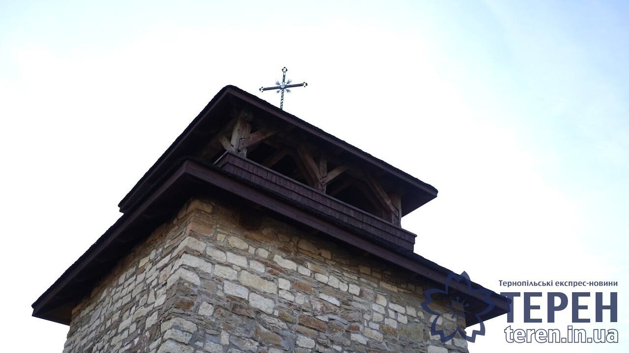 Pasted into На Тернопільщині громада та меценати врятували унікальну дзвіницю, якій 370 років (фото)