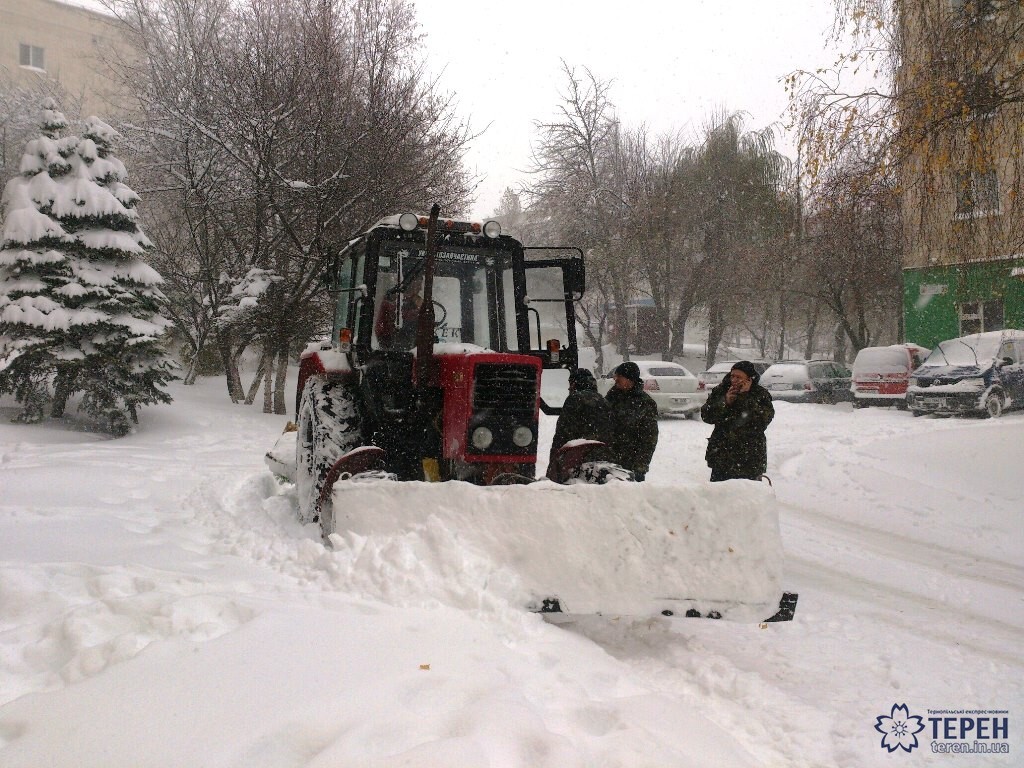 трактор жек зима сніг комунальники