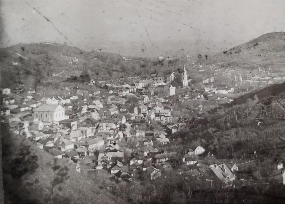 Pasted into На Тернопільщині оприлюднили фото краєвиду із гори Бона до і після Другої світової