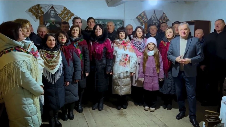 Pasted into Громади Тернопільщини розпочали патріотичний флешмоб та закликають інших долучитись (фото, відео)