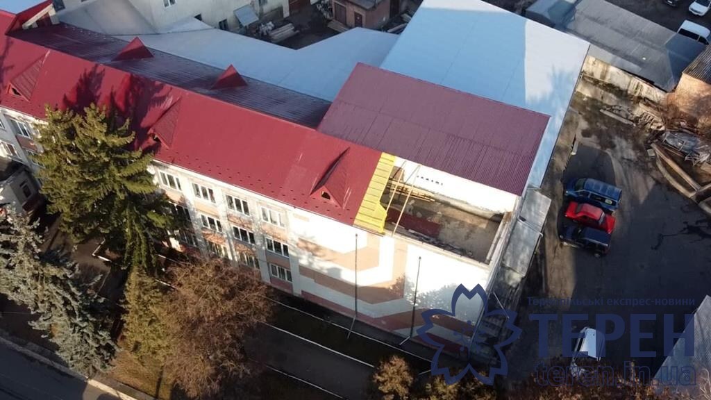 Pasted into У Тернополі завершать оновлення даху лялькового театру (відео)