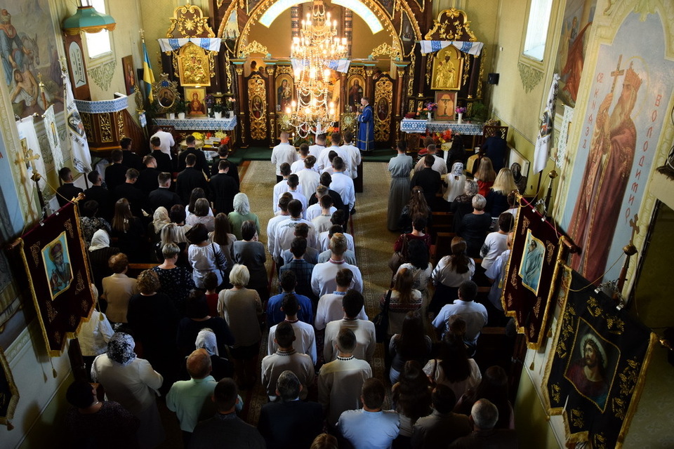 Pasted into На Тернопільщині за парти сіли майбутні священники (фоторепортаж)