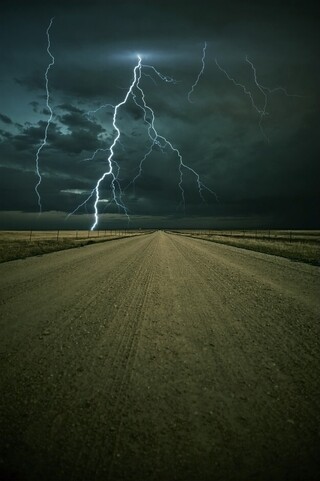 lightning-storm-ahead_1426-508