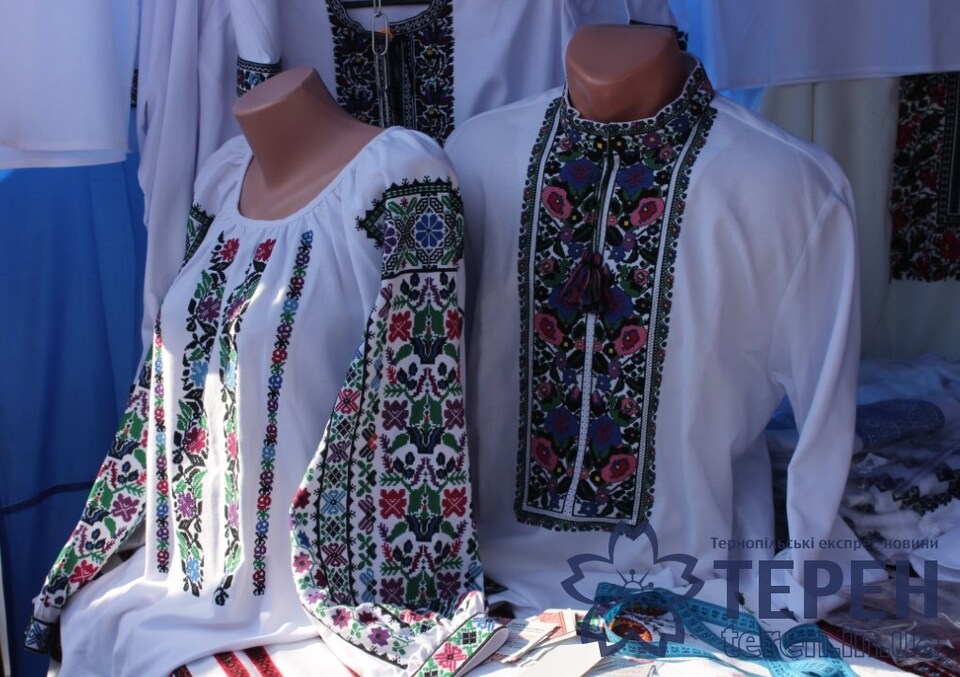Pasted into Унікальні вишиванки та борщ з печі на Тернопільщині відбувся подвійний фестиваль (фото)