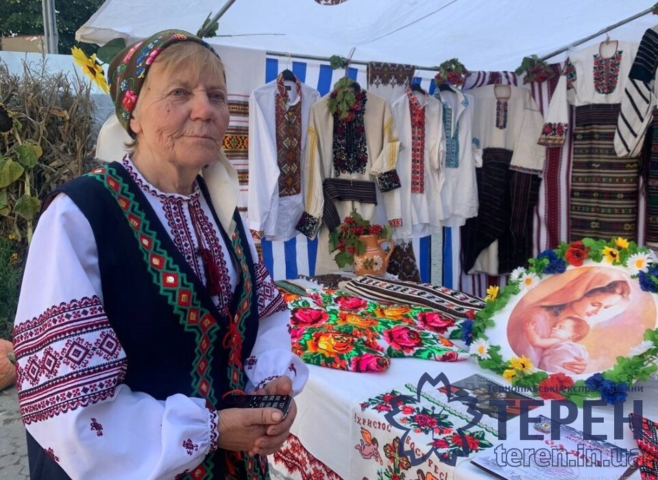 Pasted into Унікальні вишиванки та борщ з печі на Тернопільщині відбувся подвійний фестиваль (фото)