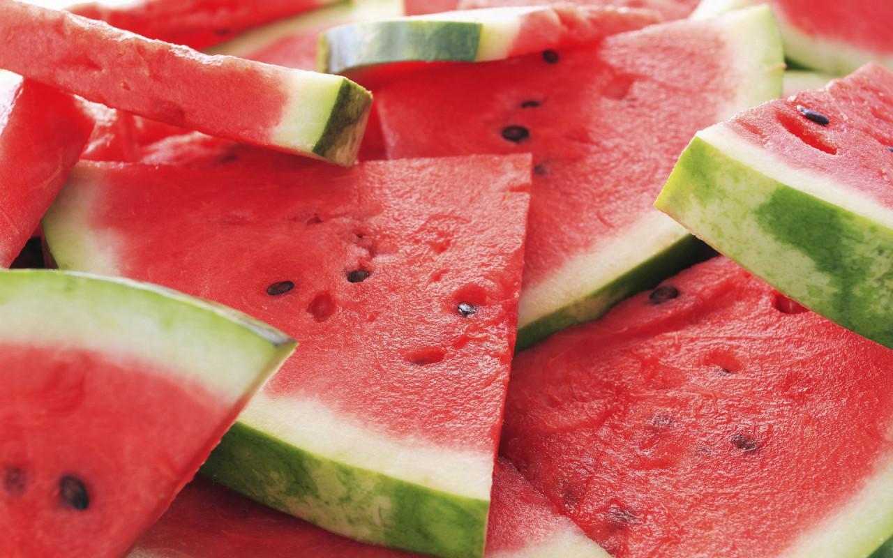 1438428799_food_fruits_and_berryes_juicy_watermelon_016500_