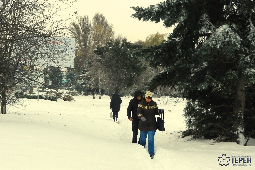 зима тернополяни сніг тротуар