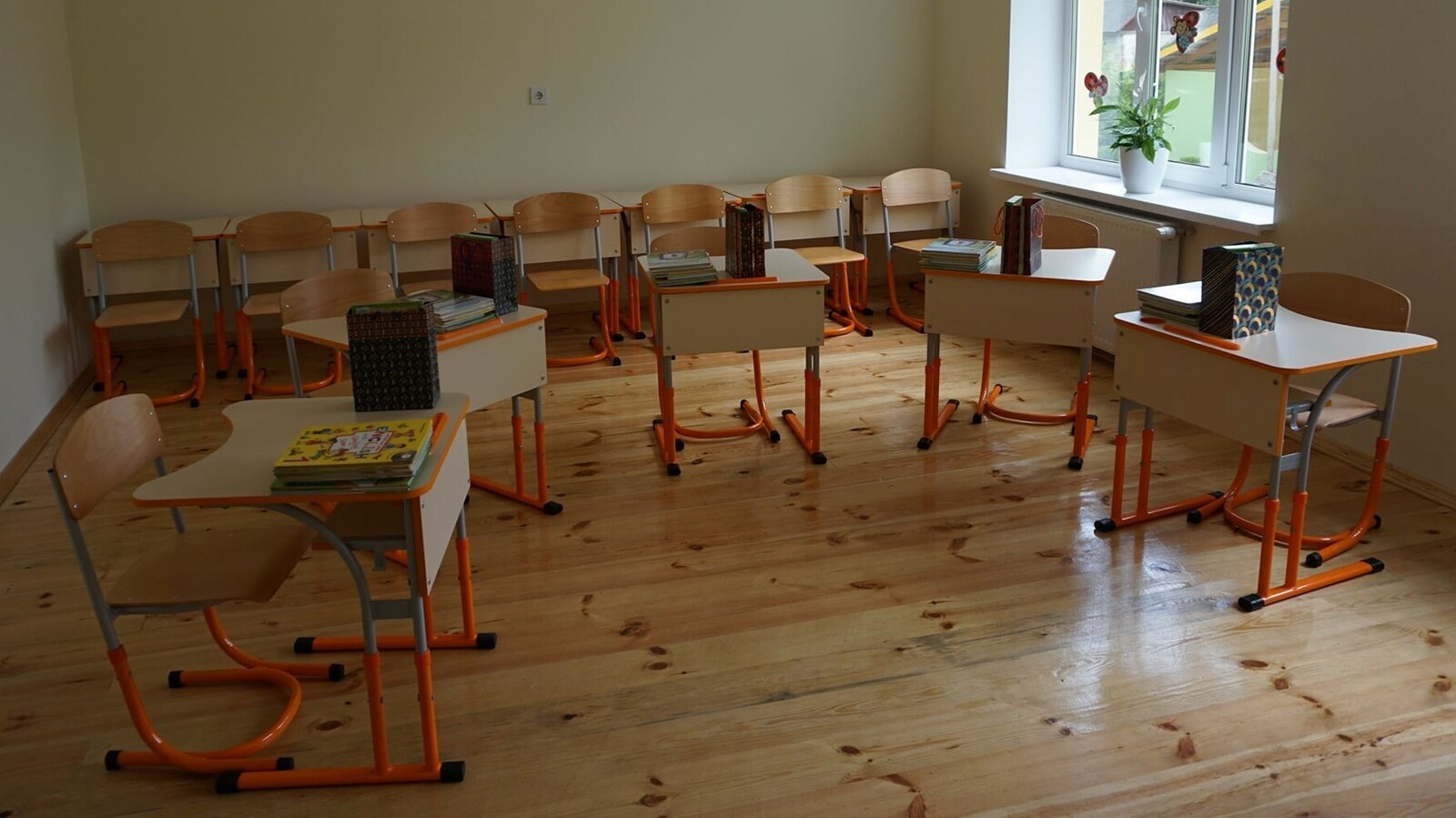 Pasted into Тернопільщина у школі за 32 мільйона гривень навчатимуться 5 першокласників (фоторепортаж)