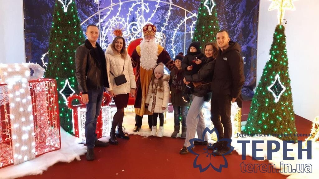 Pasted into У Настасові Святий Миколай зустрічає усіх охочих у своєму офісі (фото, відео)
