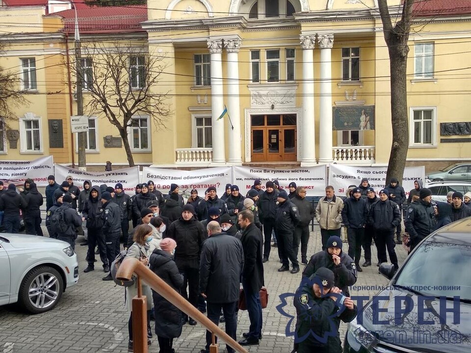 Pasted into «У той день вони виконували свої обов’язки» чергове засідання у справі шести поліцейських перенесли (фото)