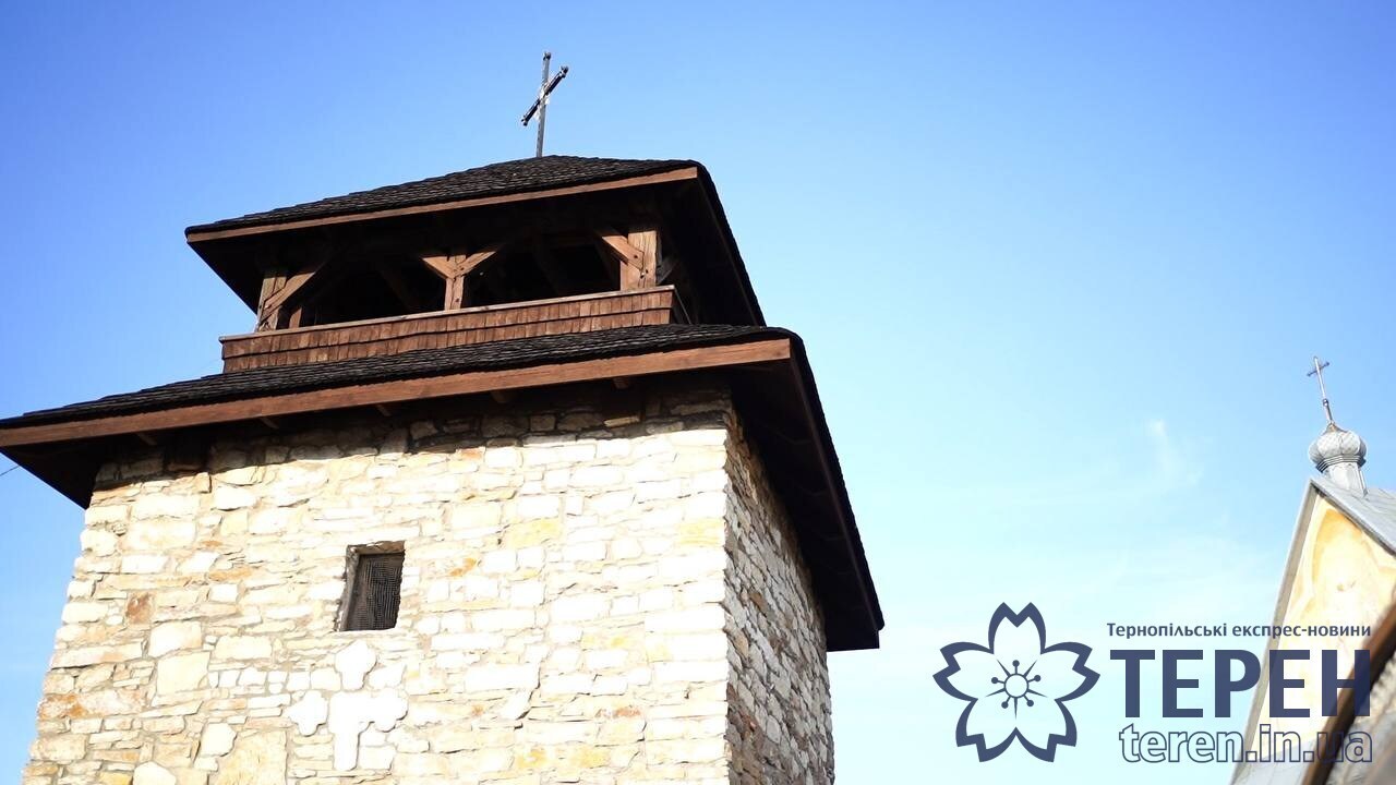 Pasted into На Тернопільщині громада та меценати врятували унікальну дзвіницю, якій 370 років (фото)