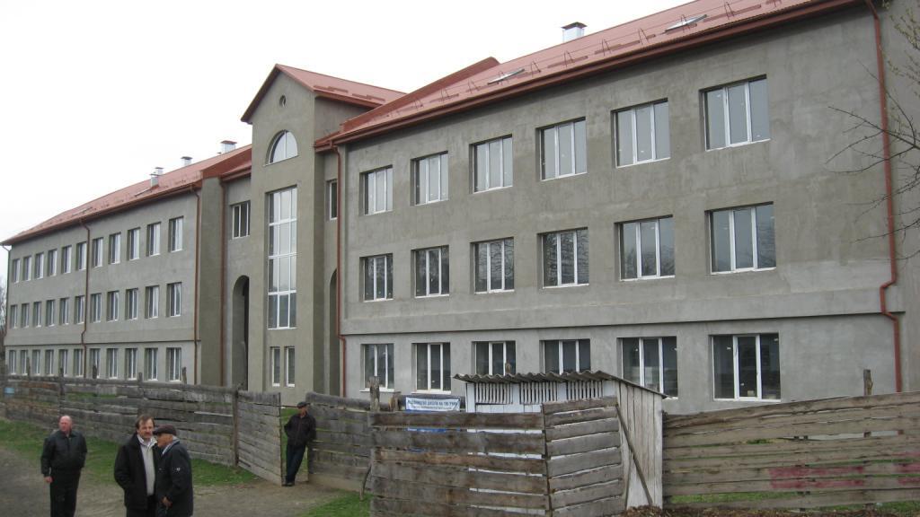 Школа Монастириська