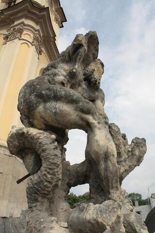 Pasted into Міжнародні експерти стривожені збереженням скульптур Пінзеля у місті на Тернопільщині