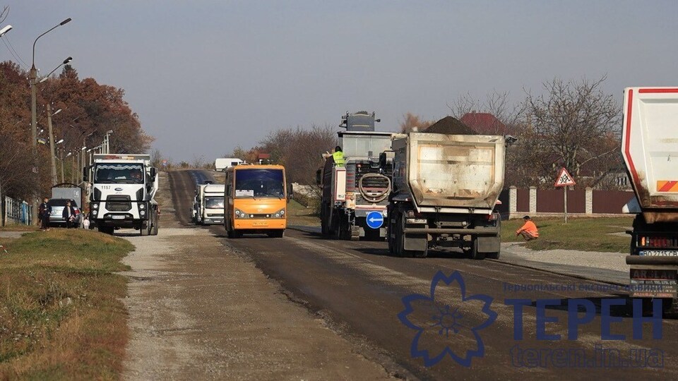 Pasted into У селі Мишковичі ремонтують дорогу, яку знищив транзитний транспорт (фото, відео)