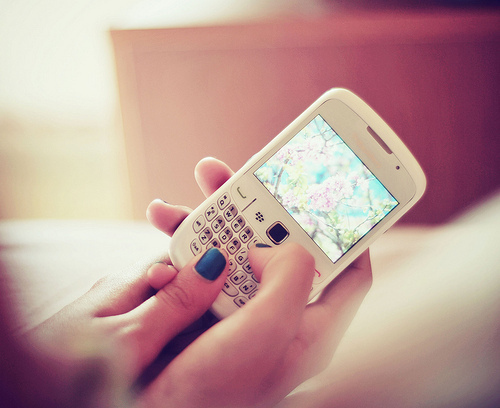 ruki-mobilnyy-telefon-blackberry-chernyy-lak-favim-ru-163651